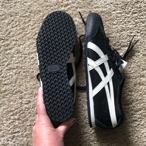 Brand new tiger onitsuka unisex sneakers. Mens size 7 and womens size 8.5.